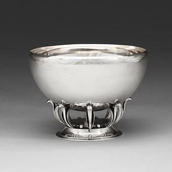 GUSTAV PEDERSEN, skål, Firma Georg Jensen, Köpenhamn 1925-32, sterling. design nr 584A.