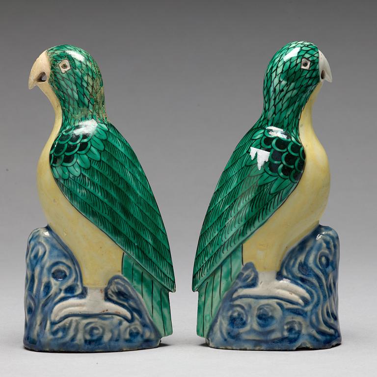 A pair of famille rose figures of parrots, late Qing dynasty.