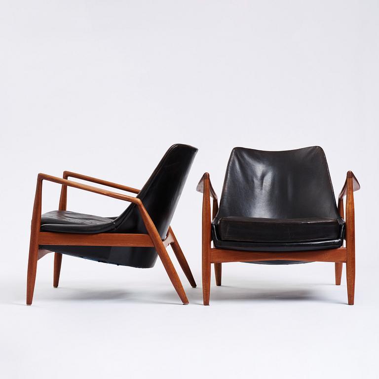 Ib Kofod-Larsen, a pair of black leather 'Sälen' easy chairs, Olof Perssons Fåtöljindustri (OPE), Sweden 1950s-60s.