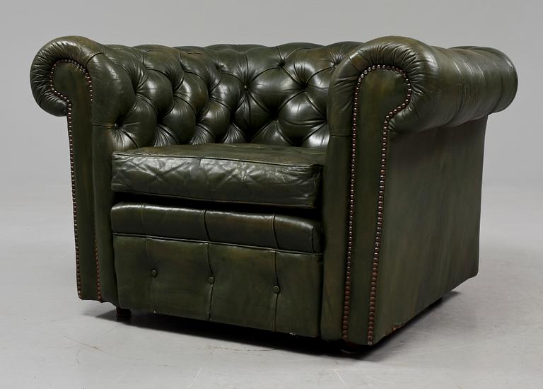 FÅTÖLJ, Chesterfield-modell, 1900-talets andra hälft.