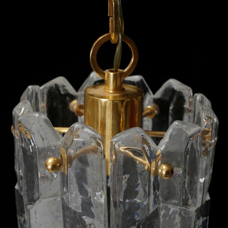 TAKLAMPA, Carl Fagerlund, Orrefors, 1900-talets andra hälft. Total höjd ca 54 cm.