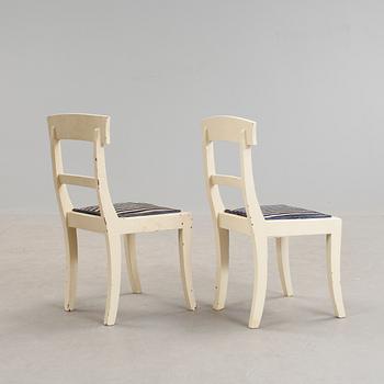 BARNSTOLAR, 2 stycken snarlika, 1800/1900-tal.