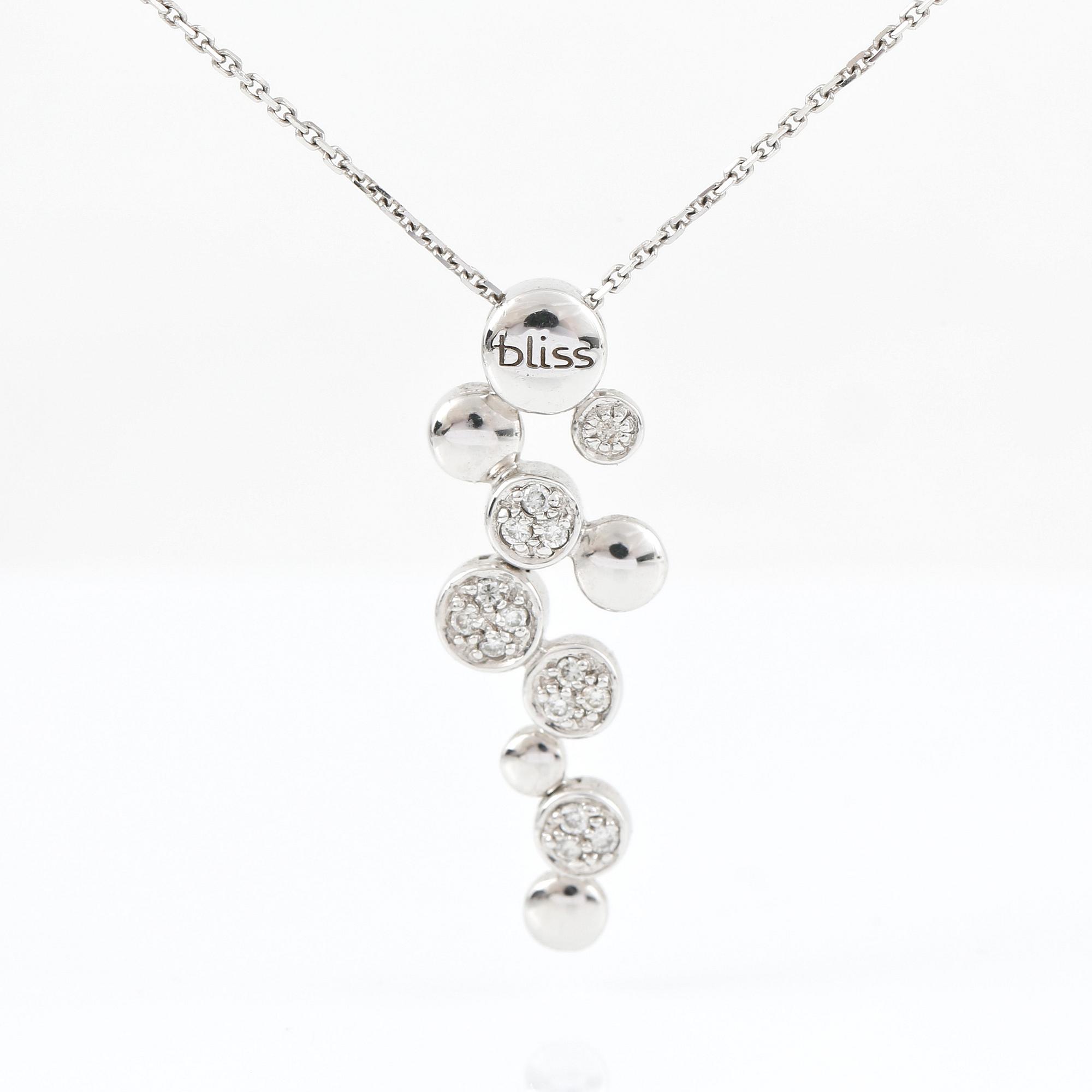 HÄNGE, Bliss, Italy, 18K vitgulds droppar, rörliga med diamanter i hälften av dem i pavéinfattning ca 0.07ct.