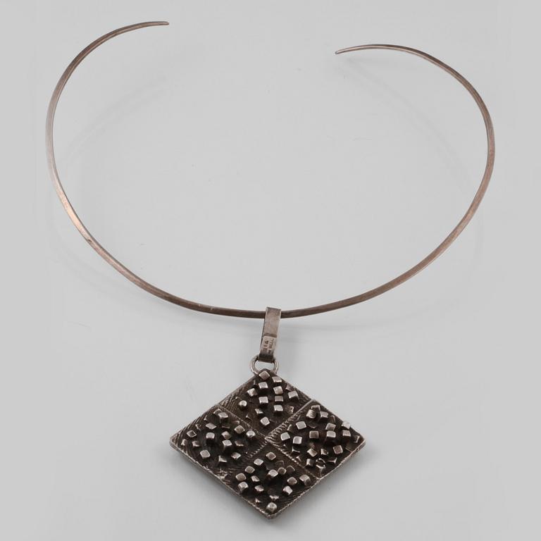 COLLIER, silver, Gustav Dahlgren & Co, Malmö, 1970. Vikt 38,7 gram.