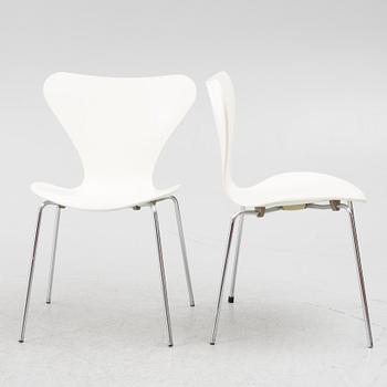 Arne Jacobsen,  a set of 4 chairs "Sjuan", Fritz Hansen, Denmark, 2000.