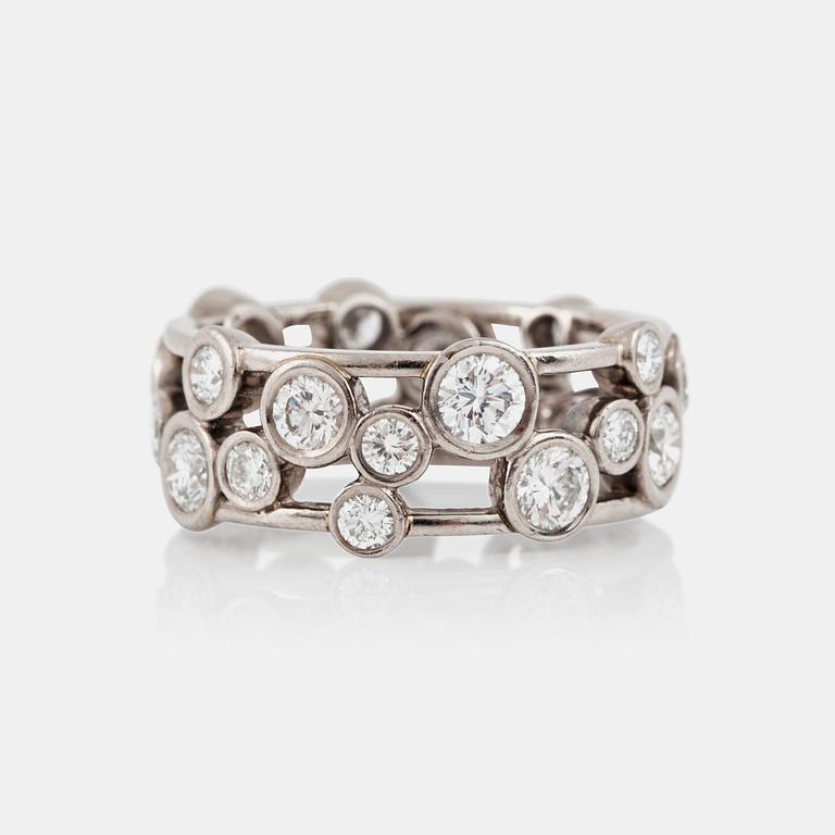 A circa 3.30 ct brilliant-cut diamond ring. Quality circa H-I/VS-SI.