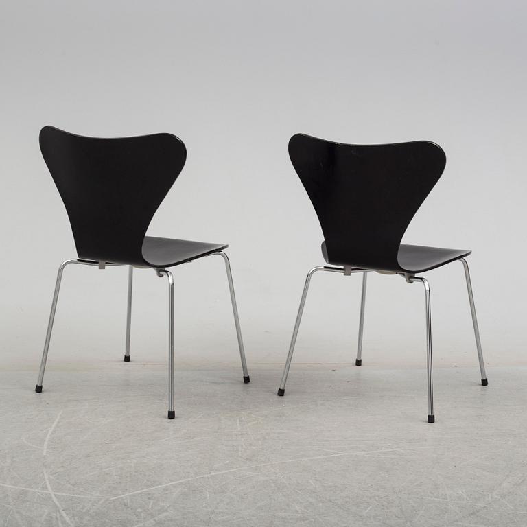 ARNE JACOBSEN, stolar, 6 st, "Sjuan", Fritz Hansen, 1984.
