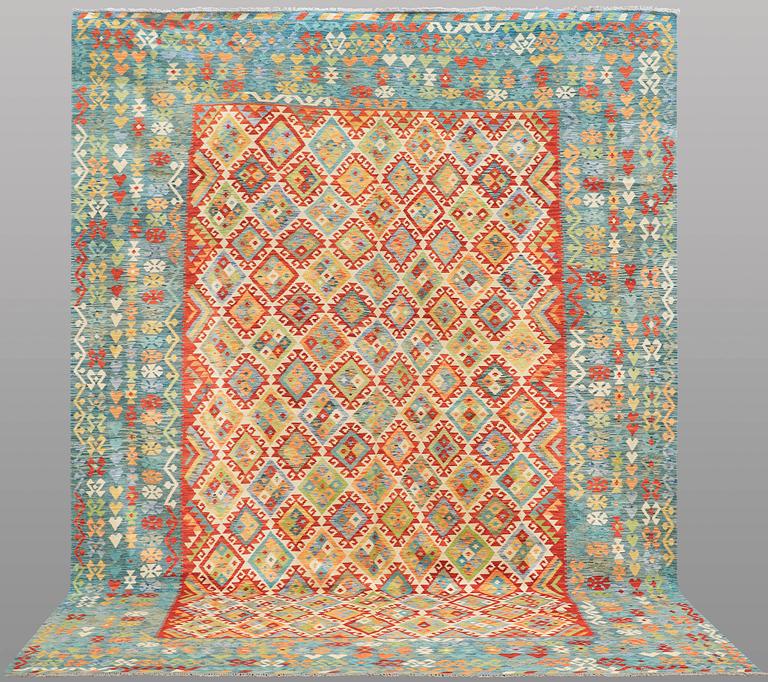 A CARPET, Kelim, ca 406 x 308 cm.