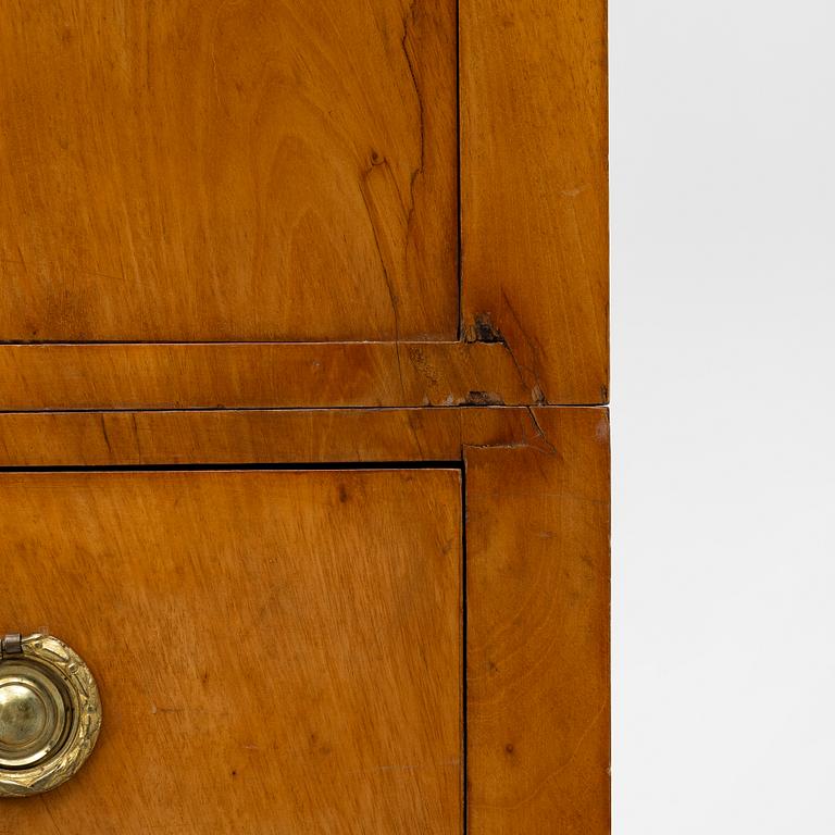 Chiffonier, empire, utförd av Daniel Sehfbom (mästare i Stockholm 1800-1837).