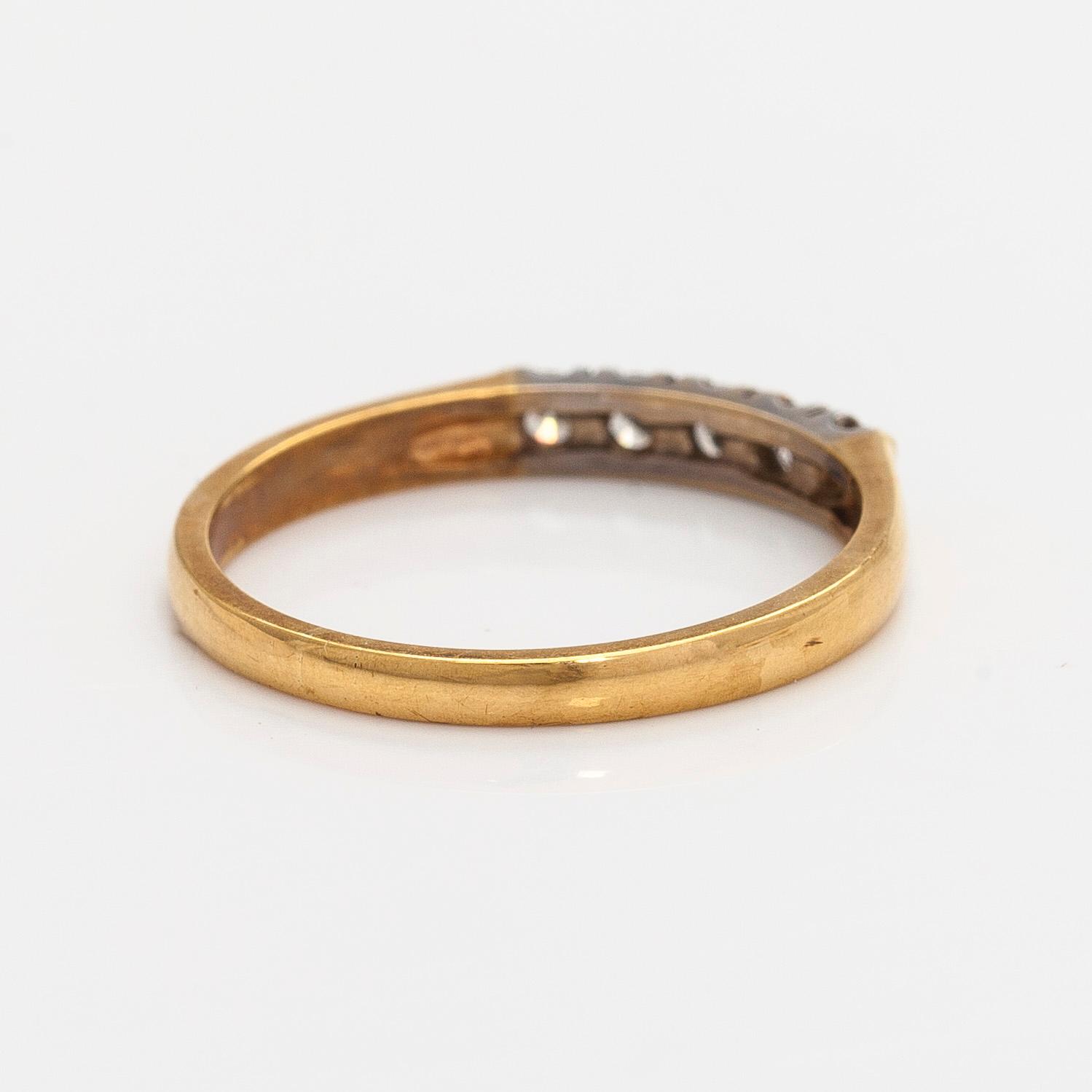 Ring, briljantslipade diamanter, 18K guld. Helsingfors 1991.