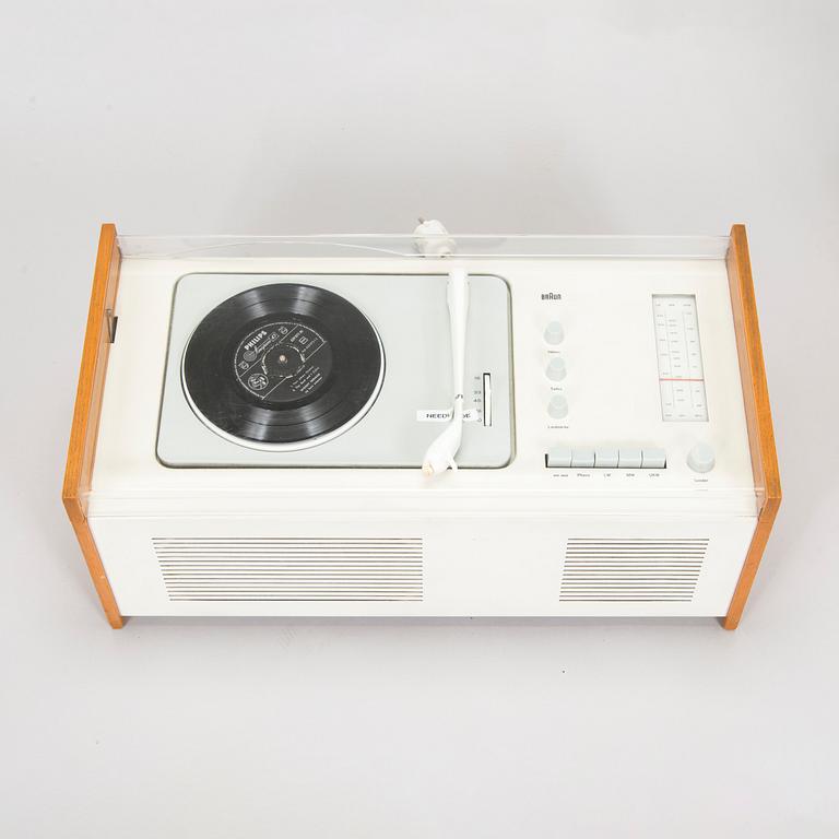 Dieter Rams, radiogrammofoni, "Phonosuper SK-5", Hans Gugelot & Dieter Rams, sekä kaiuttimet, "L1", Braun AG. Saksa, 1950-60-luku.
