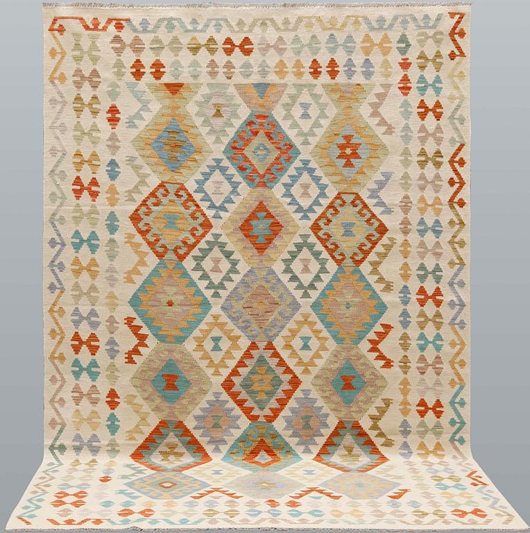 A kilim carpet, approx. 298 x 198 cm.