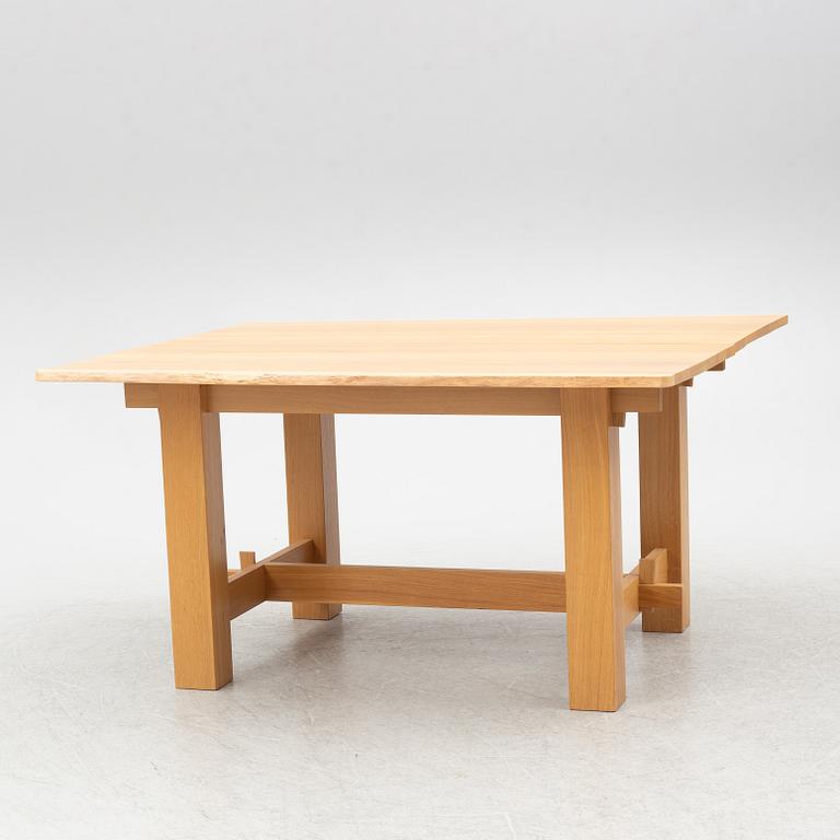 Matbord, signerat 16/12 1988.