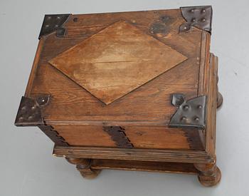 KISTA PÅ BENSTÄLLNING, allmoge, 1800-tal.