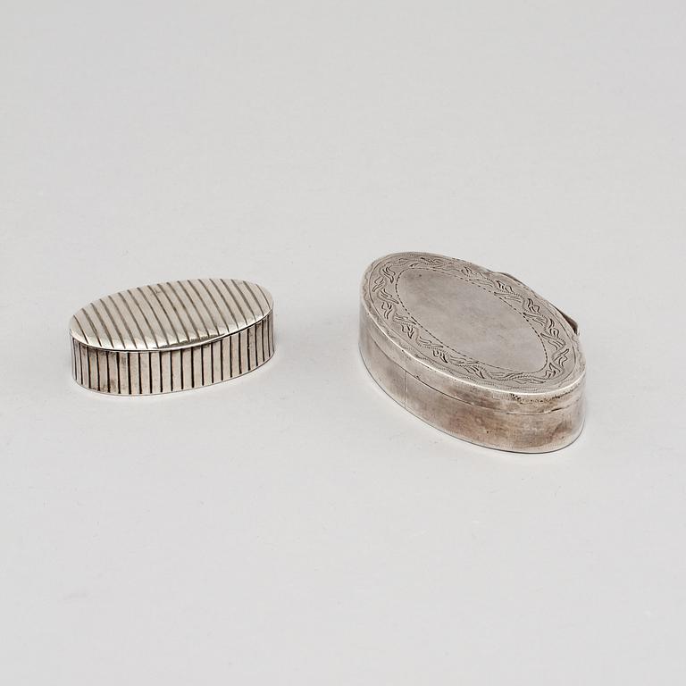 DOSOR, 2 st, silver, 1800-tal respektive 1900-tal. Vikt 67 g.