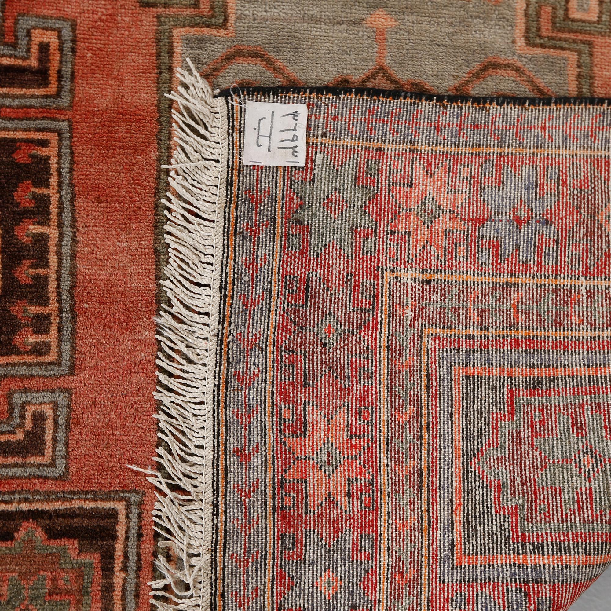 MATTA, orientalisk, 1900-talets andra hälft, 245x130 cm.