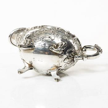 J.H Werner, sauce boat on tray, silver, Rococo style, Germany early 20th century.