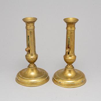 LJUSSTAKAR, ett par, mässing, 1800-tal.