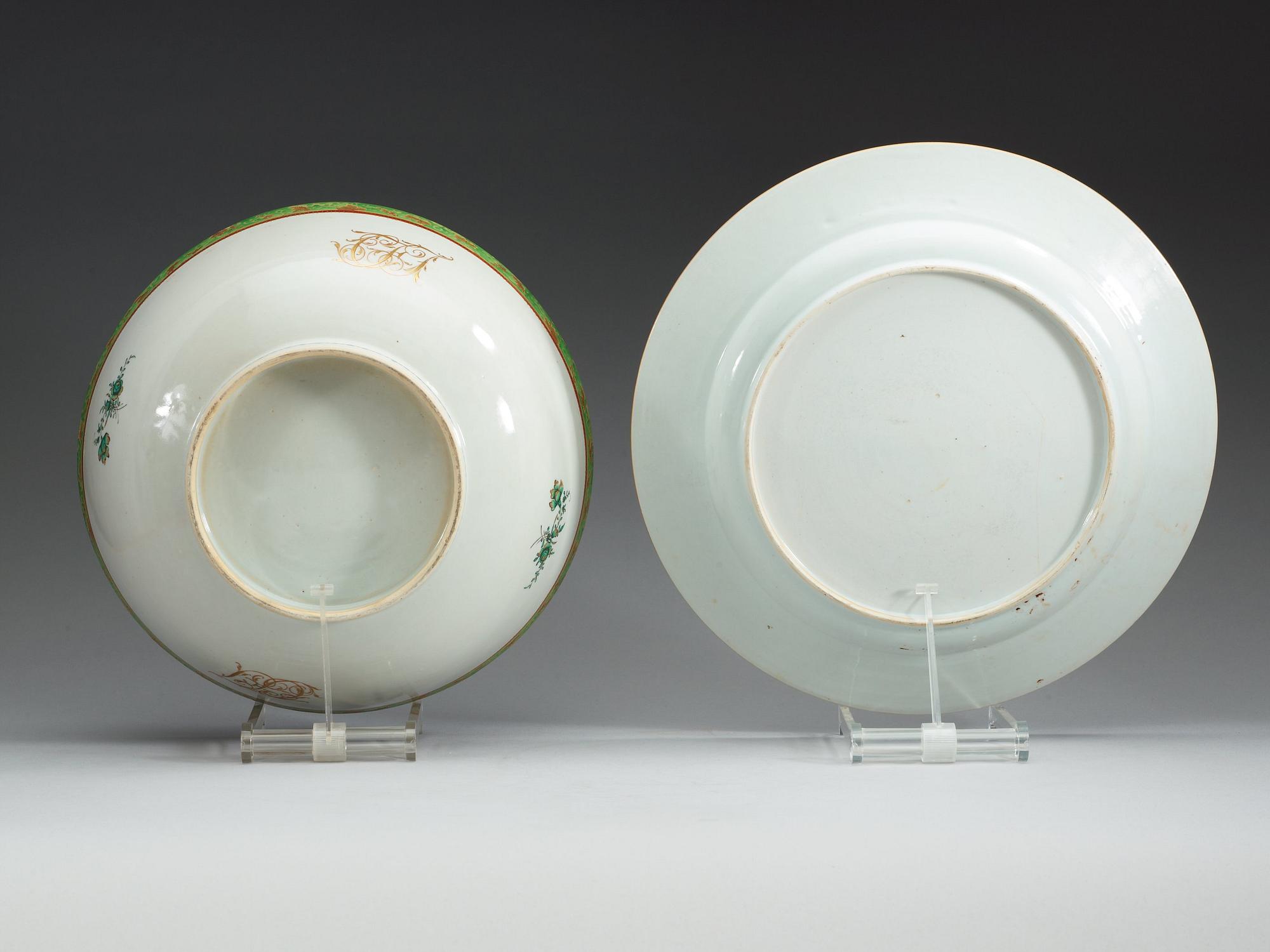 A green, red and gold punch bowl with stand, Qing dynasty, Qianlong (1736-95).