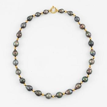 Necklace, 18K gold and cultured freshwater pearls, France.