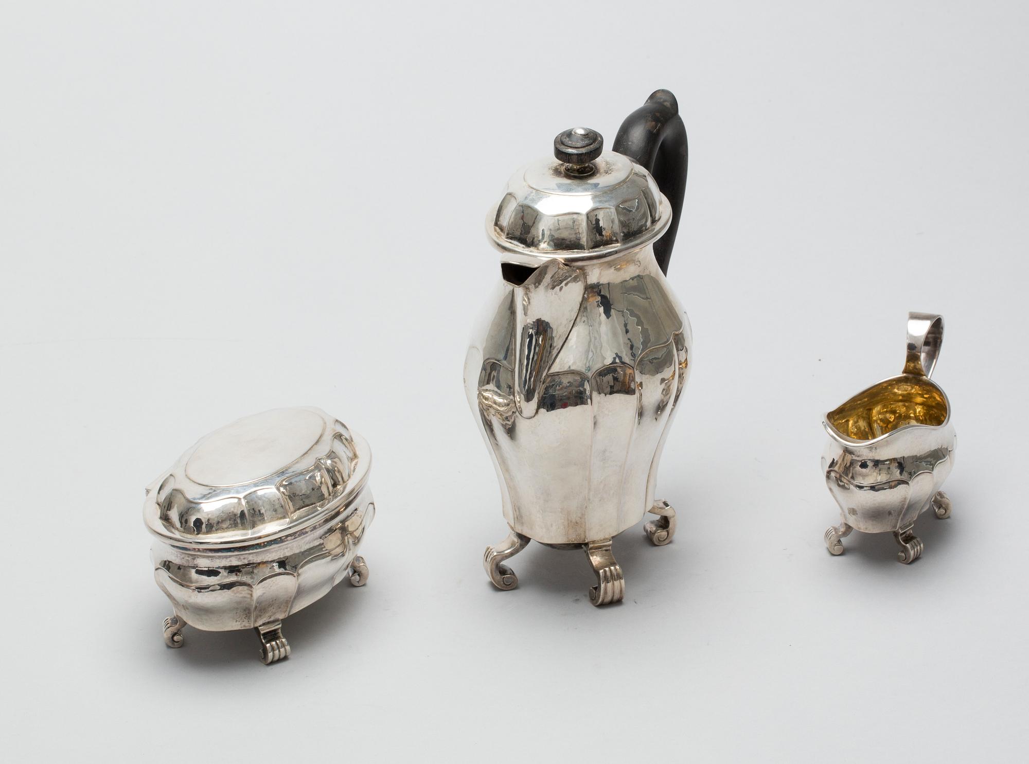 KAFFESERVIS, 3 delar, silver. Rokokostil, GAB, Jacob Ängman, 1930-40-tal. Total vikt 890 g.