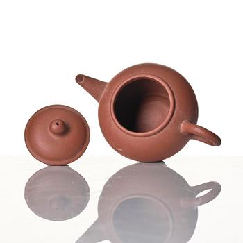 A miniature tea pot with cover, four cups and a dish, China, 20th century.