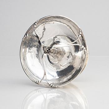 Georg Jensen, konfektskål, 830/1000 silver, Köpenhamn 1919 (otydliga stämplar), design nr 246.