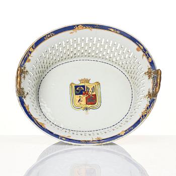Gallerkorg med fat, vapenporslin. Qingdynastin, 1790-tal.