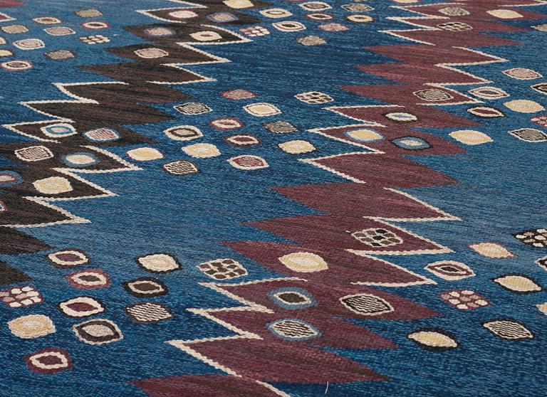 CARPET. "Snäckorna". Tapestry weave. 341 x 198 cm. Signed AB MMF BN.