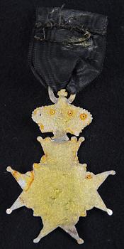 MEDALJER, 4 st delvis silver, bl. a. Pro Dania och Röda Korsets silvermedalj.