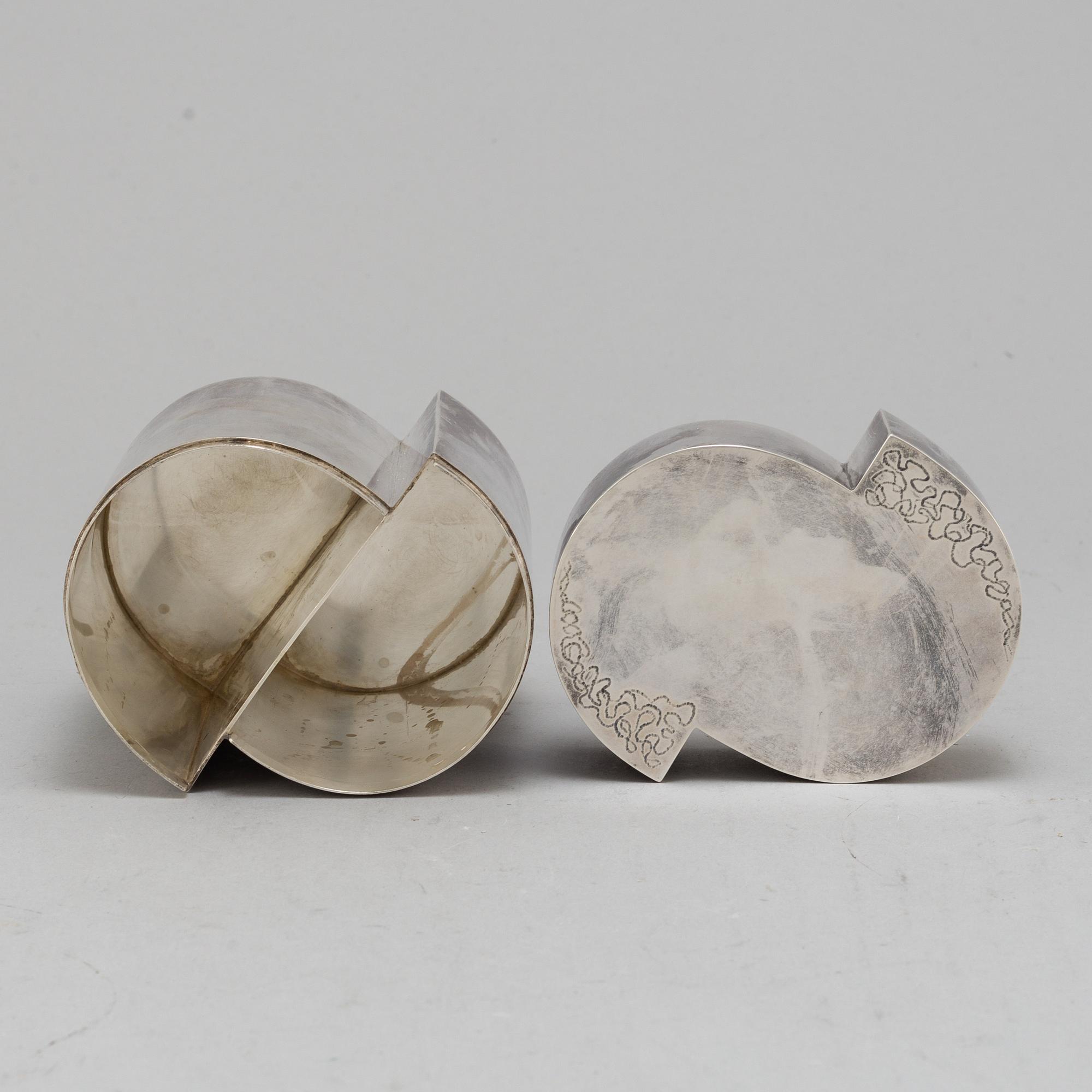 ATELIER BORGILA, a sterling silver jar with cover, Stockholm, 1971, 604 grams.