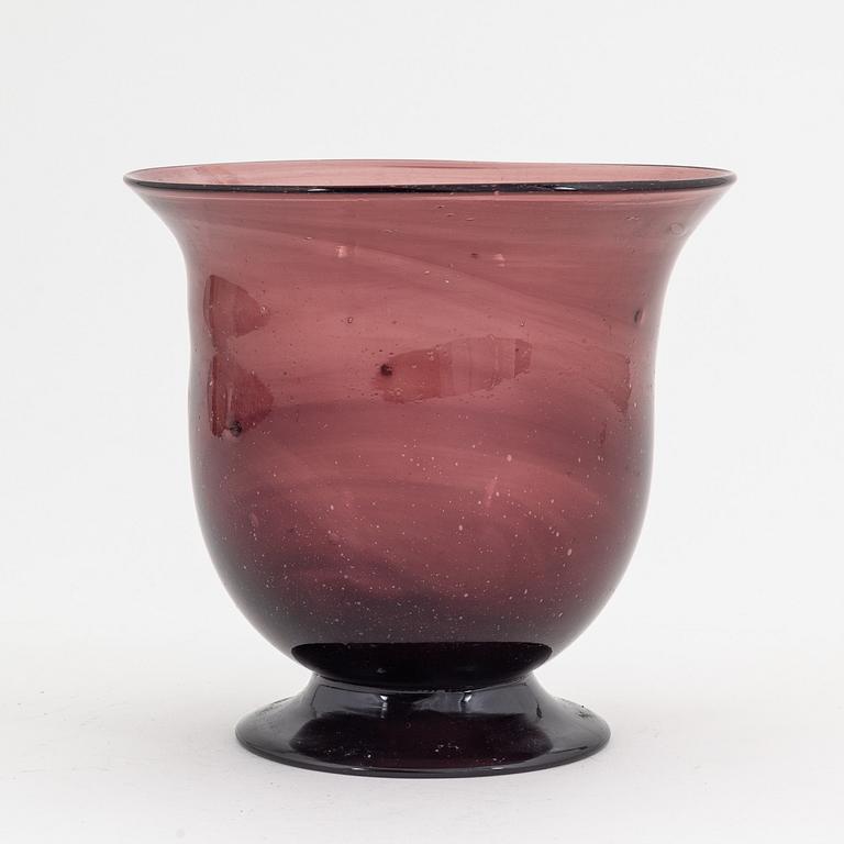 A Swedish glass vase, early 19th century.