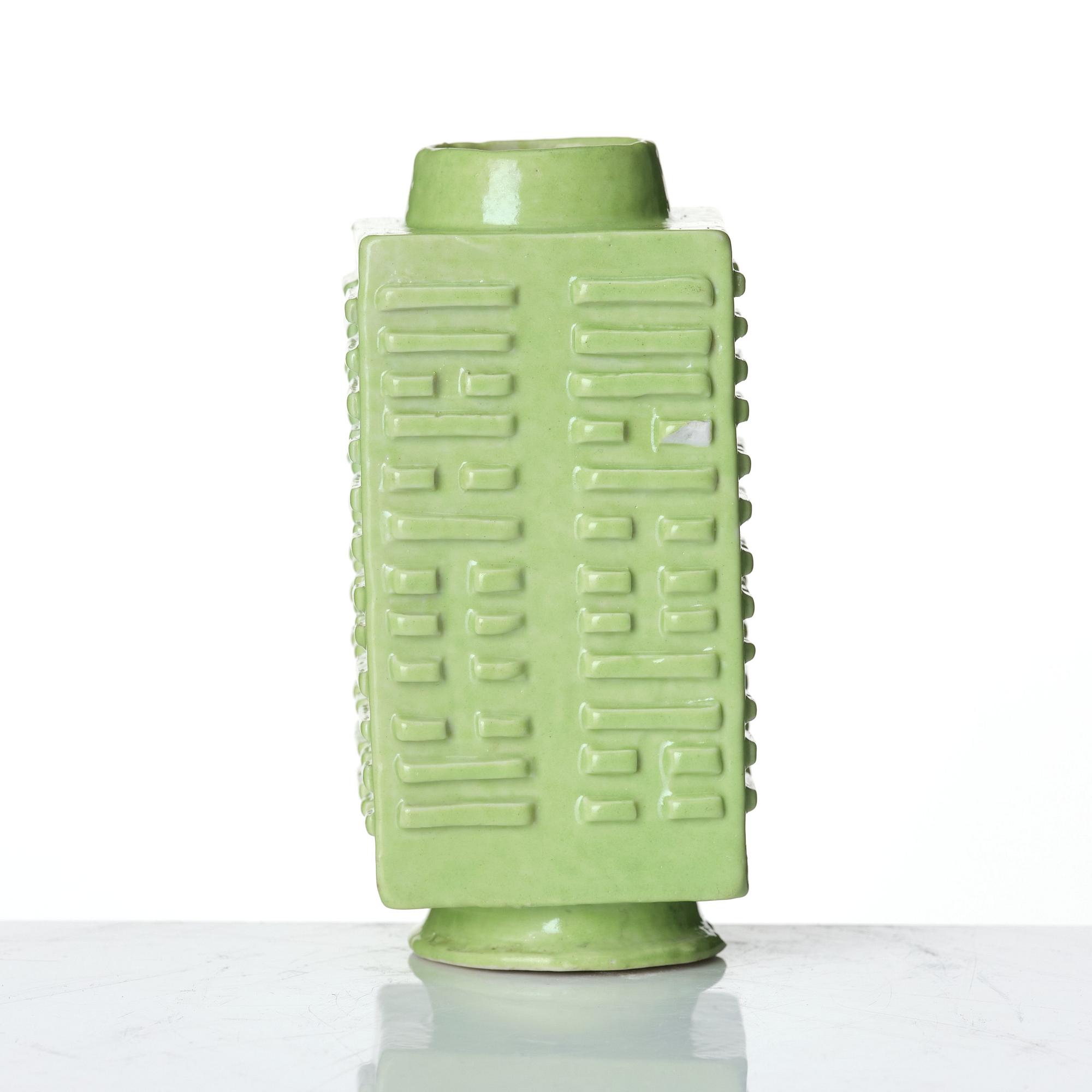 A bright green glazed cong-shaped 'trigram' vase, Qing dynasty, 19th Century.