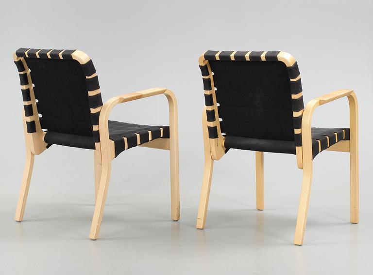 KARMSTOLAR, 2 st, modell 45, Alvar Aalto, Artek. Modellen formgiven 1947.