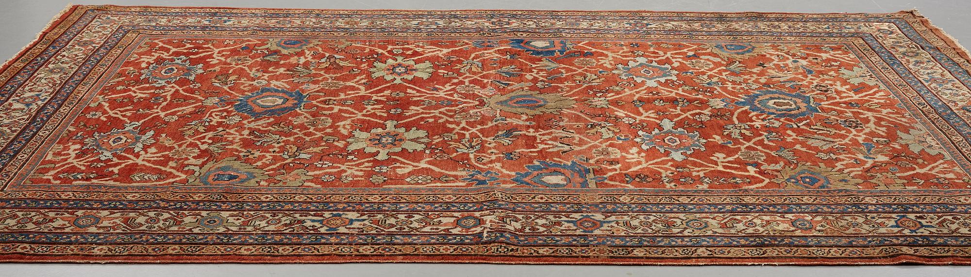 Matta, antik Mahal, Ziegler-mönster, ca 371,5-374,5 x 265-266 cm (samt en kortsida med lite slätväv).