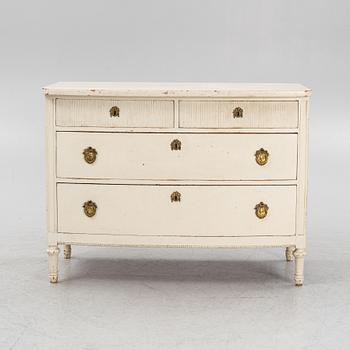 A painted oak chest of drawers from around the year 1900.