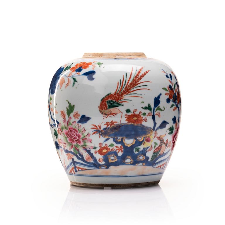 A famille rose jar, Qing dynasty, Qianlong (1736-95).