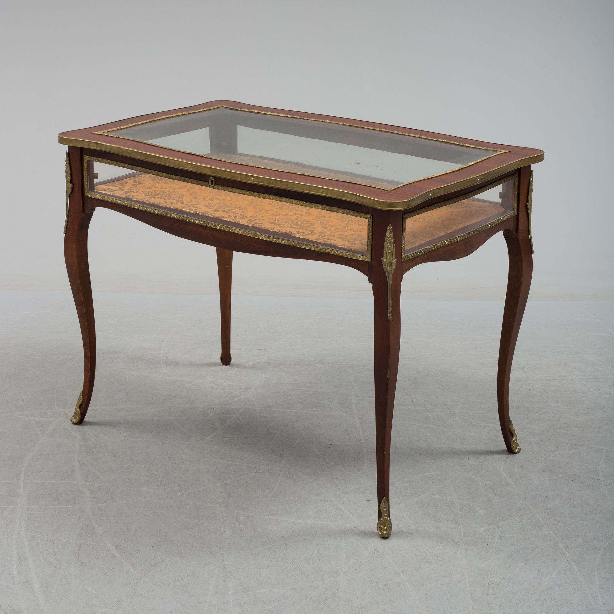 MONTERBORD, rokokostil, 1900-talets andra hälft.