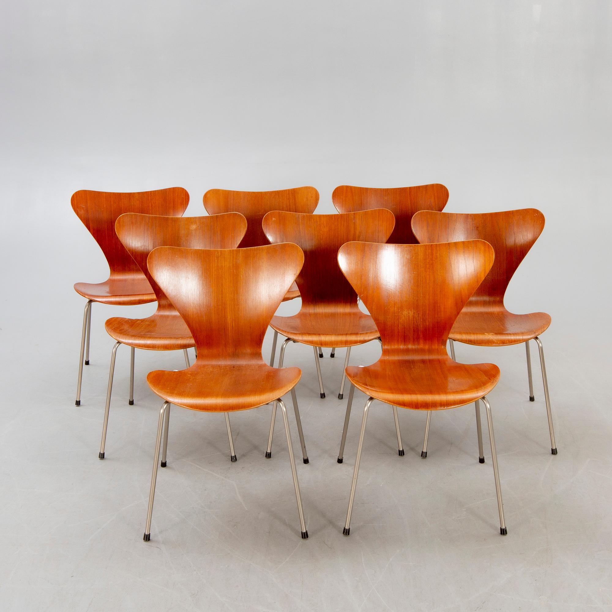 Arne Jacobsen, stolar 8 st "Sjuan" för Fritz Hansen Danmark 1900-talets andra hälft.