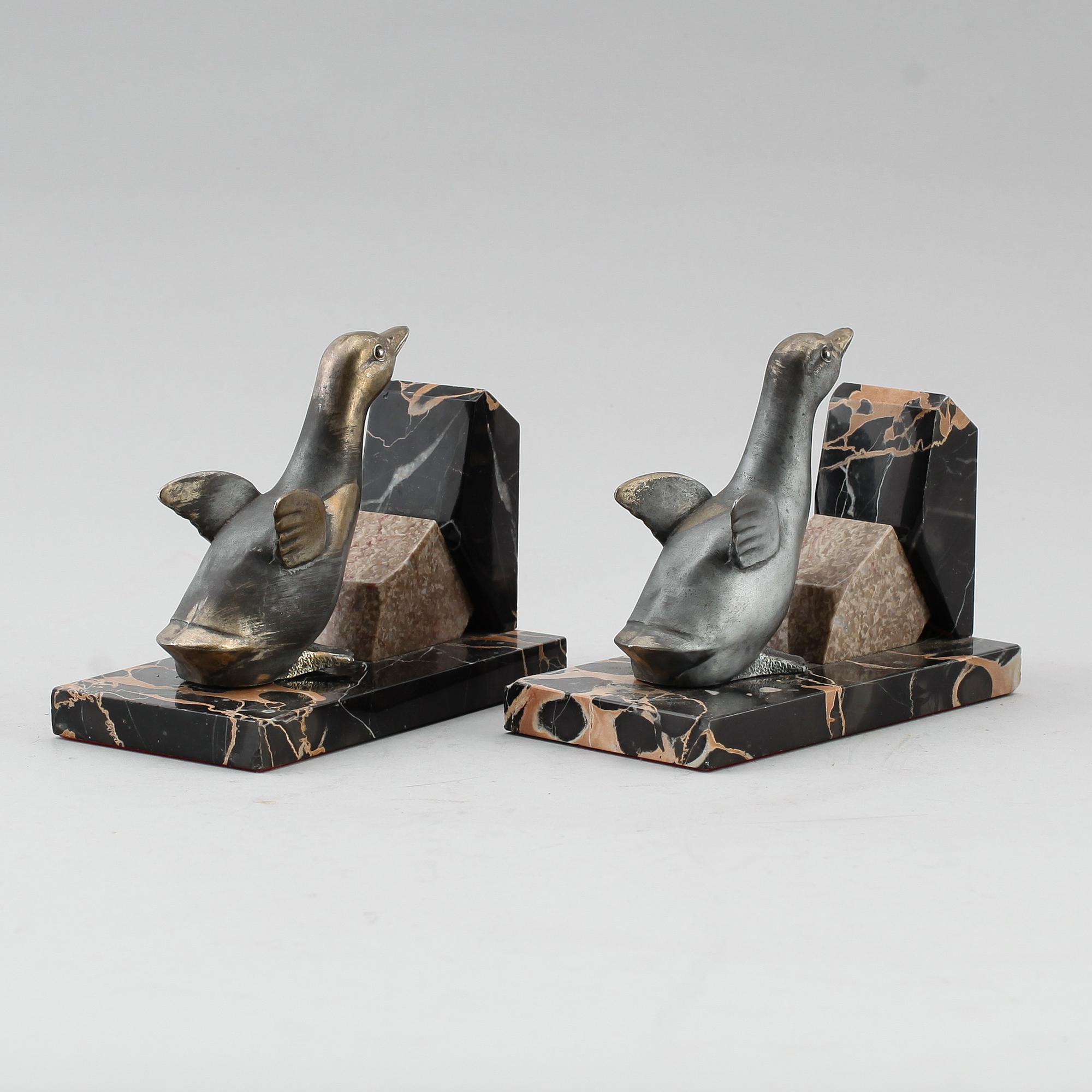 BOKSTÖD, marmor och vitmetall, art déco, 1900-talets första hälft.