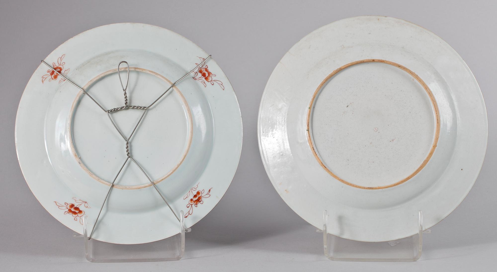 BOJAN samt TALLRIKAR 2st. Porslin, Kina. 1800/1900-tal.