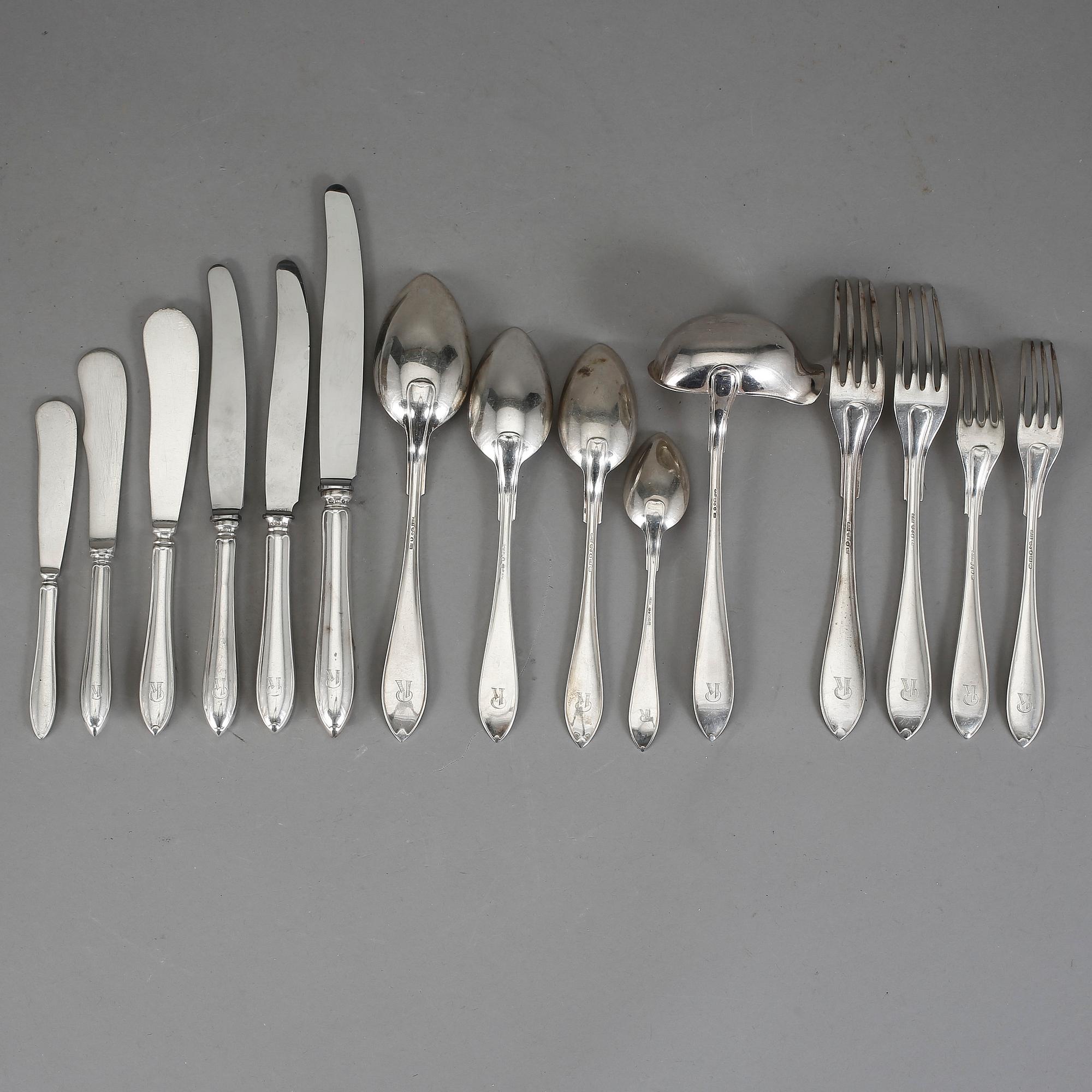BESTICK, 86 delar, silver, mestadels GAB, Stockholm 1900-talets första hälft. Vikt ca 2850 g (exkl knivar med stålblad).