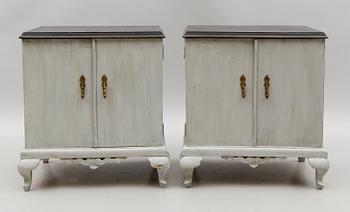 SÄNGBORD, 1 par, rokokostil, 1900-tal.