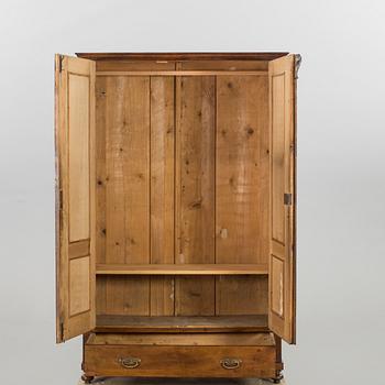 EARLY 20TH CENTURY WARDROBE.