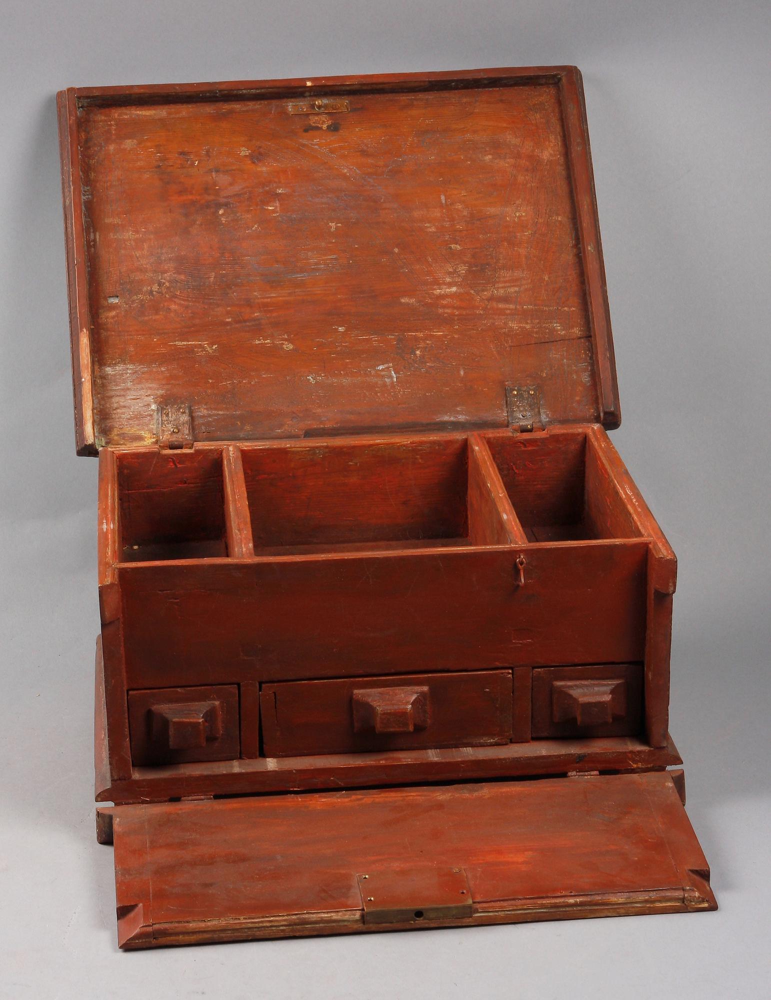 SMYCKE/SKRIVSKRIN. Allmoge, 1800-tal.