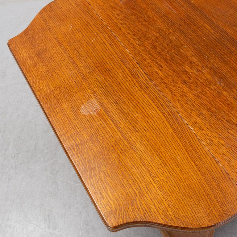An oak Art Nouveau desk, early 20th Century.