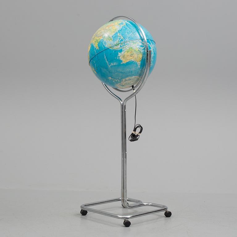 A 'Esselte Kartor AB' floor lamp, in the shape of a globe, 1980s.