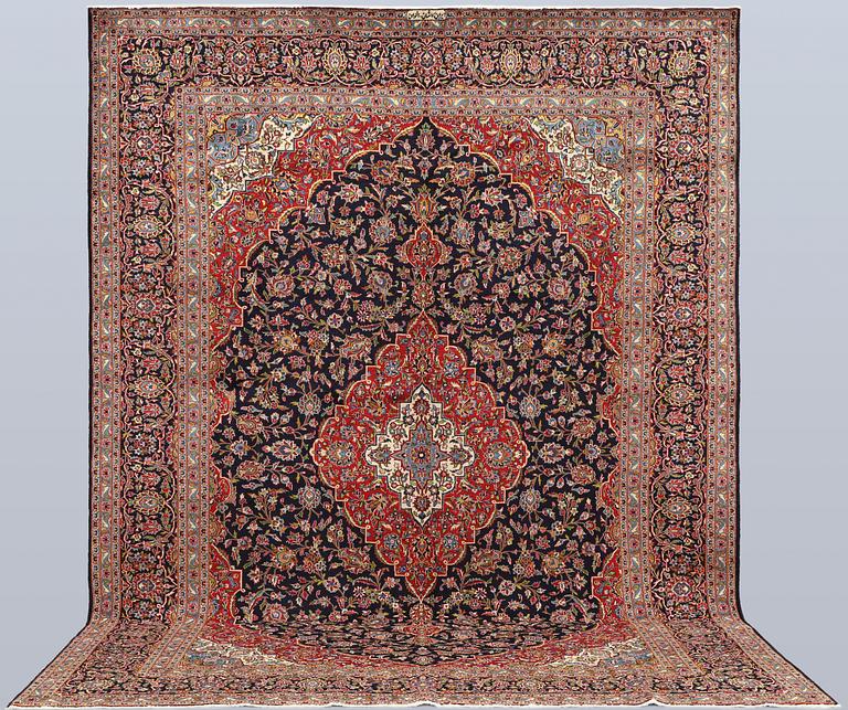 A Keshan carpet, signed Akhavan, approx. 415 x 303 cm.