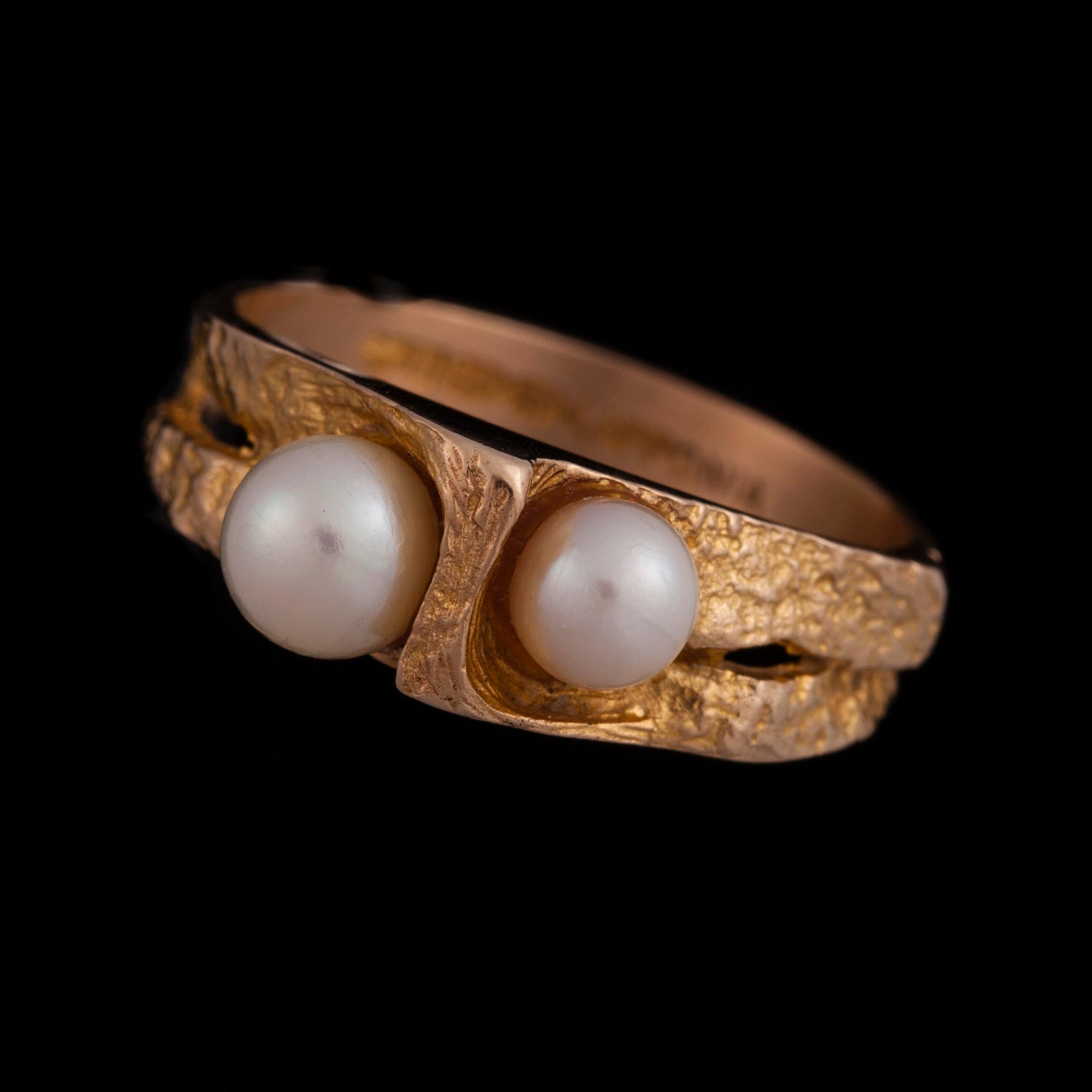 RING, "Viskning", 14K guld, två pärlor, Björn Weckström, Lapponia 1975. Vikt ca 4 g.