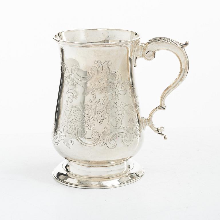 A British silver tankard, mark of John King, London 1773.
